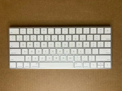 Teclado mágico inalámbrico APPLE 2 || A1644 EMC 2815 || MLA22LL/A - Piezas o reparación Foto 1 de 4