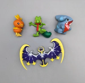 Pokemon Tomy Mini Figura Lote de 4 Nintendo Lunala Gible Torchic Treecko - Imagen 1 de 5
