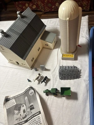 Vintage ERTL Farm Country Dairy Barn Set Tractor Trailer Barn INCOMPLETE - Image 1 of 4