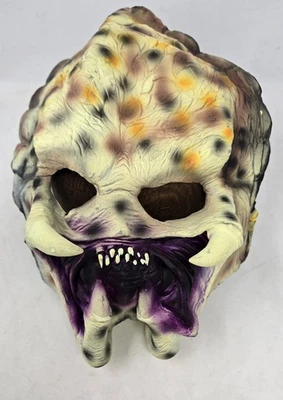 Predator Latex Mask 2004 20th Century Fox Aliens vs Predator Halloween Adult - Image 1 of 4