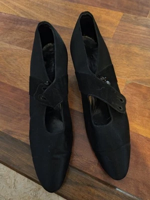 The Eckles Dry Goods Co 1910/1920 Black Silk Flapper Pumps Heels Approx Size 6.5 - Image 1 of 4