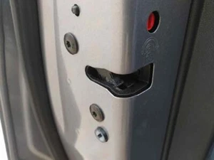 9823729380 serrure porte arrière gauche PEUGEOT 3008 ACTIVE 2017 4868226 - Picture 1 of 4