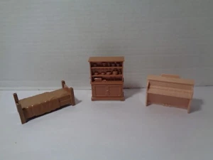 MARX VINTAGE PLAYSET FURNITURE. UPRIGHT PIANO,CUPBOARD,BED. - Picture 1 of 7