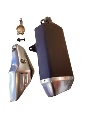 17-22 SUZUKI GSXR1000R OEM EXHAUST MUFFLER SILENCER Heat Shield Hardware NICE! - Image 1 of 4