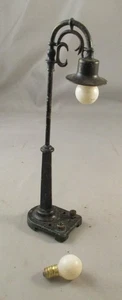 Vintage Lionel, O Gauge, Peacock Street Lamp 58-19 Metal painted works used good - Picture 1 of 7