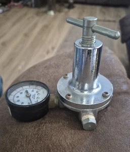 REGULADOR DE PRESIÓN DE AIRE CON MANÓMETRO - Imagen 1 de 8