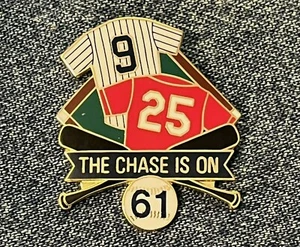 Pin MLB ~ The Chase is On ~ 61 Home Runs ~ Roger Maris 9 ~ Mark McGwire 25 - Imagen 1 de 3