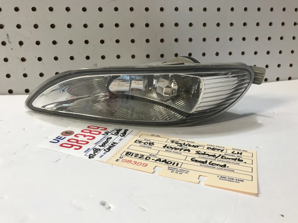 Luz antiniebla del lado izquierdo del conductor Toyota Corolla 2004 2005 2006 2007 2008 OEM  Foto 1 de 4