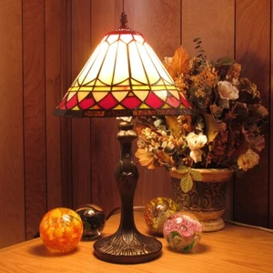 Red/White Border Pattern Tiffany Style Stained Glass Table Lamp - Picture 1 of 2
