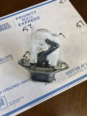 Actuador de bloqueo de maletero trasero para Subaru Impreza 2008-2016 Crosstrek Forester Outback Foto 1 de 4