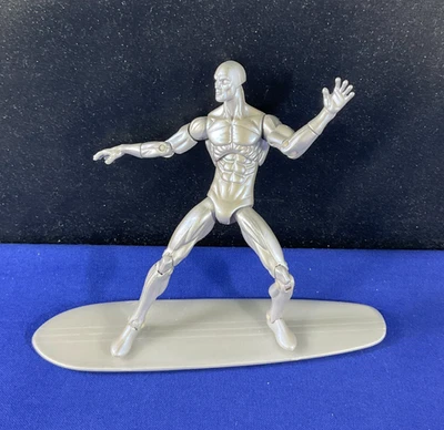 孩之宝漫威宇宙 4 英寸可动人偶完整带冲浪板! — 第 1/4 张图片