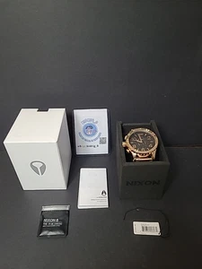 NIXON Uhr 51-30 CHRONO Hochglanz ROSEGOLD/SCHWARZ A083-1932-00  - Bild 1 von 9