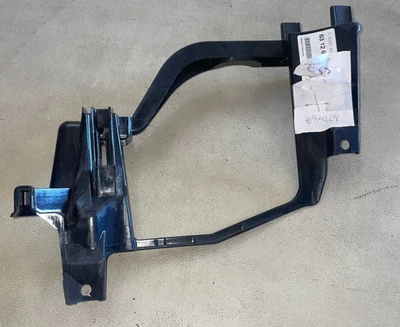 Suporte de farol BMW LH - 63-12-6-936-089 - Para 525i, 525xi, 528i, 528xi e mais - Imagem 1 de 4