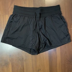 North Face Shorts Damen klein schwarz Kordelzug sportlich Outdoor Reißverschluss Tasche Logo - Bild 1 von 7
