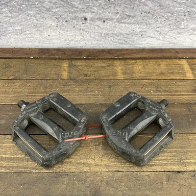 Vintage GT VP-912 BMX Platform Pedals 1/2 Old School Bubble Font - Image 1 of 4