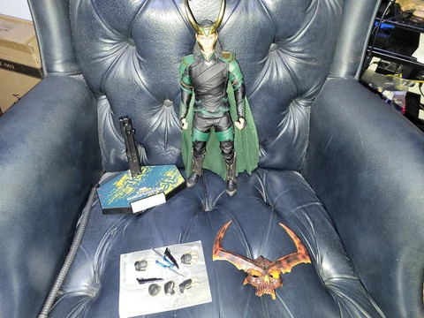 Hot Toys Marvel Thor 3 Ragnarok Loki Sixth Scale Figure - MMS472 Cover