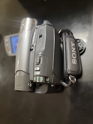 Videocámara Sony DCR-HC26 Mini DV - Pantalla táctil funciona pero está mal Foto 1 de 4