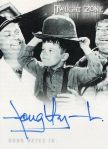 Komplett Twilight Zone 50th Ann Auto A-131 Doug Heyes Jr. als Farmer Boy - Bild 1 von 1