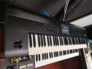 KORG Krome - 73 Tasten Workstation Keyboard - guter Zustand ! - Bild 1 von 6