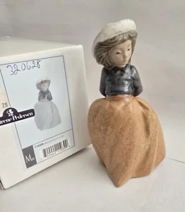 1987 Nao Lladro Little Girl on Walk Gres Finish Figurine 11039 Original Box - Picture 1 of 6