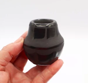 Mini Topf Glas Santa Clara Blackware signiert Reycita Cosen Federn 2,5" Höhe - Bild 1 von 9