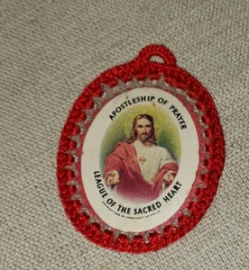 APOSTLESHIP OF PRAYER SCAPULAR POCKET SHRINE RELIC W/7 SMALL MEDALS - Picture 1 of 4