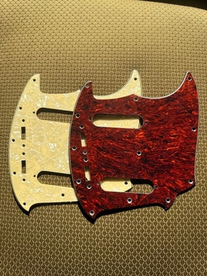 Golpeador Squier Mustang - 2 bobinas individuales - 3 capas - Excelente Foto 1 de 2