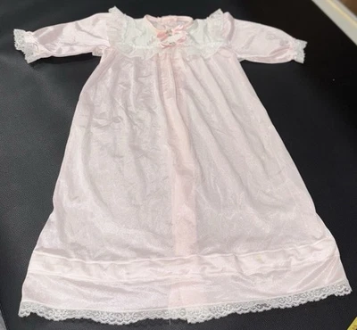 Vestido Infantil ROSA SATINADO Talla Aprox 3-6-9 Meses Blanco Encaje, Botones Espalda DE COLECCIÓN Foto 1 de 4