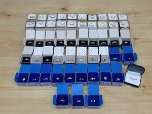 GRAN Lote de Trabajo de Anillo de Bisutería AVON Vintage Colección Paquete - Todo en Caja - Imagen 1 de 22