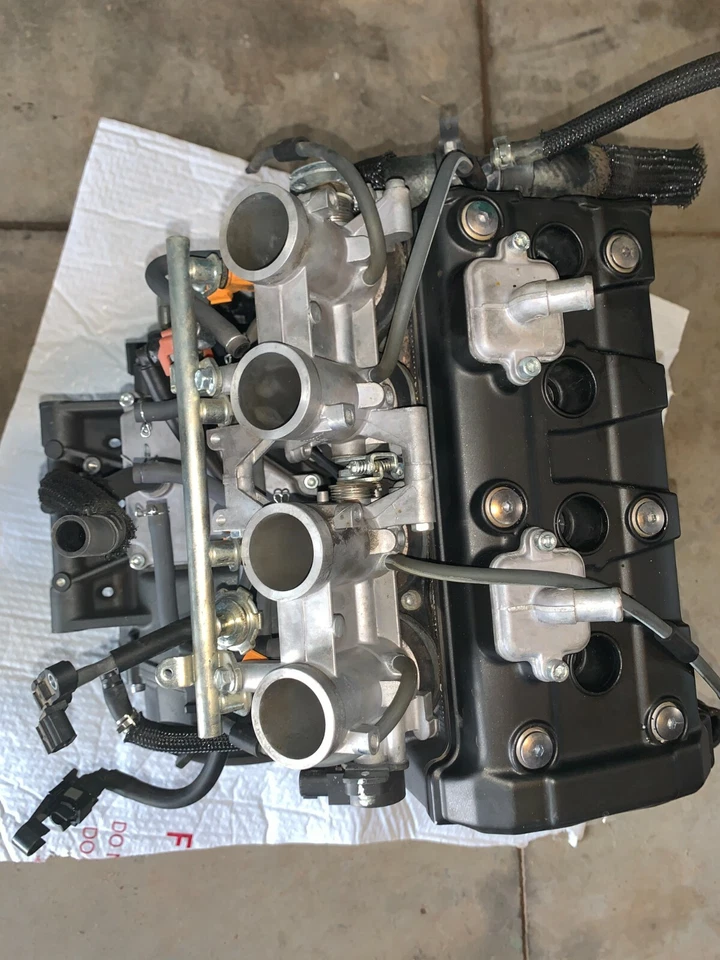 Yamaha FZ6R 2009 09-17 OEM MONTAJE COMPLETO DEL MOTOR  Foto 1 de 4