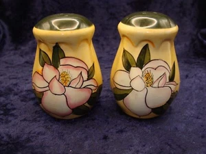 Magnolien Salz & Pfefferstreuer ~ sie haben beide Stopfen ~ 3" ~ Top Zustand ~ - Bild 1 von 3