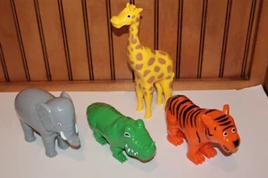 Popular Playthings Magnetic Safari Jungle Animals Giraffe Elephant Tiger Croc - Picture 1 of 1