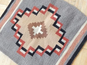 VINTAGE NAVAJO INDIAN cross dsgn SQUARE RUG WEAVING - NICELY SIZED AND CRISP ! - Picture 1 of 6