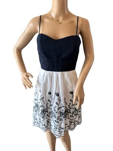 B. Smart Blue & White Floral Embroidered Spaghetti Strap Dress Womens Size 10 - Picture 1 of 11