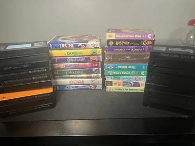 Lot Of 37 VHS Tapes Disney Scooby Doo Nickelodeon Pokemon And More Foto 1 de 4
