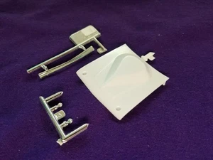 Ford Fairlane 64 capó, molduras y pasadores de lágrima de Revell kit modelo 1:25 1964 - Imagen 1 de 10