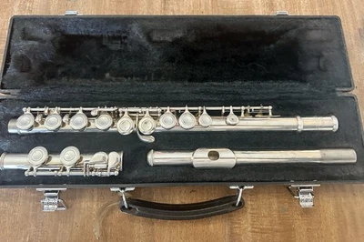 Flauta vintage Yamaha 225S com estojo – Fabricada no Japão Fundada em 1887 - Imagem 1 de 4