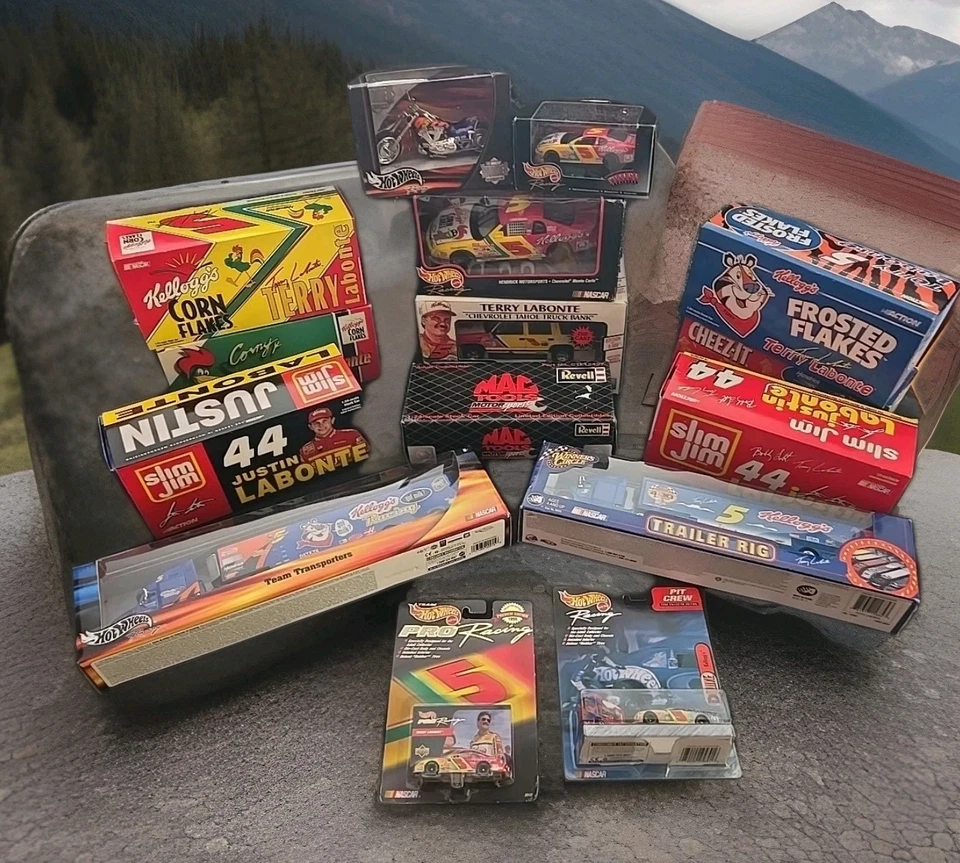 HOTWHEELS/ NASCAR BUNDLE  - Image 1 of 4