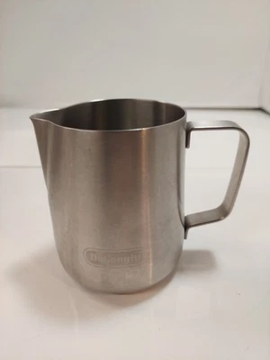 Jarra de espuma de leche de acero inoxidable DeLonghi taza de café espresso de 12 oz con mango y caño Foto 1 de 4