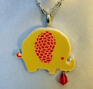 Gebrochene China gelber Elefant Anhänger Halskette von SoSung Kids Teller - Bild 1 von 1