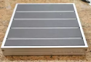 Base espositiva da vetrina per orologi Breitling metallo/plastica 22x20 4 binari - Foto 1 di 2