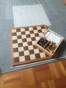 VINTAGE WOODEN CHESS SET & BOARD MADE IN THE GERMAN DEMOCRATIC REPUBLIC - Picture 1 of 24