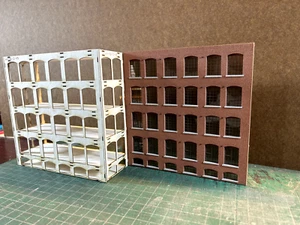 Kit de diseño de estante Shadowbox escala HO McElwain Factory Warehouse: 6-1/2 historias - Imagen 1 de 4