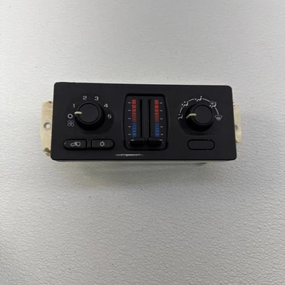 03-06 Chevy Silverado GMC Sierra Climate Control Unit A/C W/Defrost OEM 15136889 - Image 1 of 4