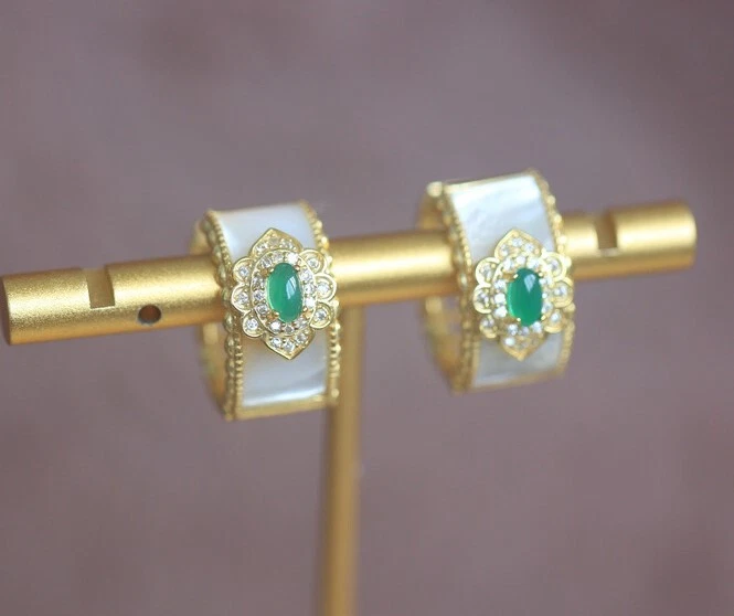 D18 Earrings Flower With Green Agate On White Pearl Silver 925 Gold Plated - Image 1 of 4