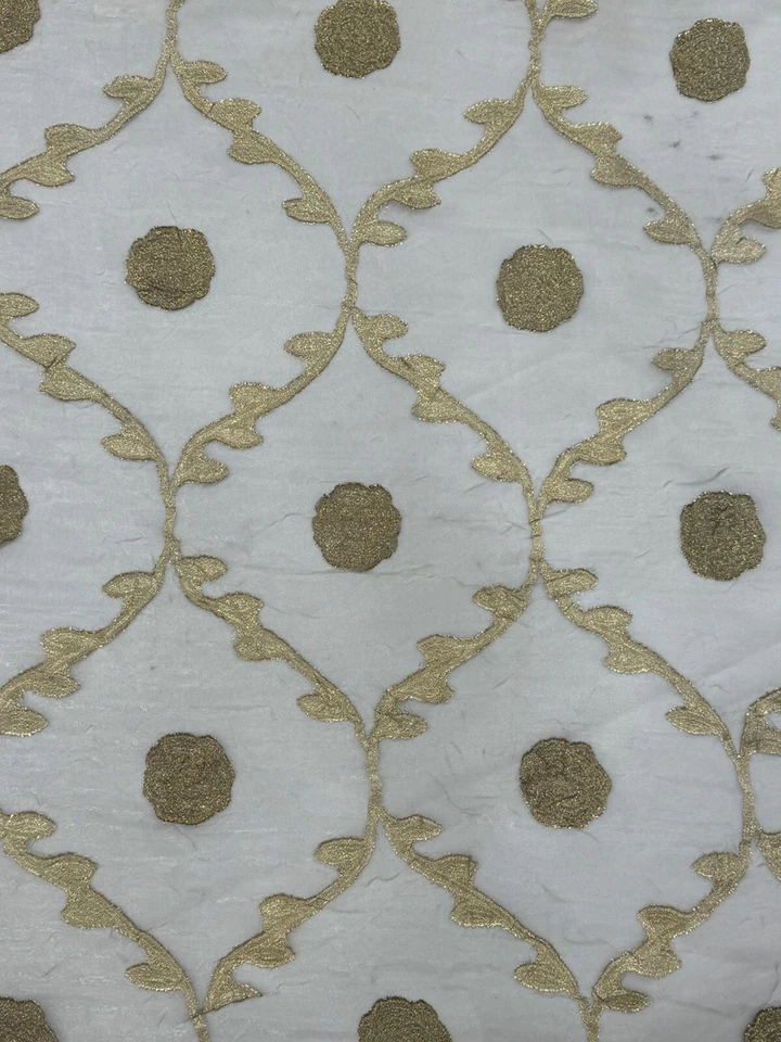 Tela bordada en relieve marrón transparente (por yarda) Foto 1 de 3