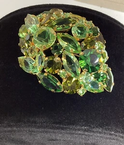 VTG Varigated Green Crystal Rhinestone Brooch Leaf Shaped Domed Marked Austria - Picture 1 of 11
