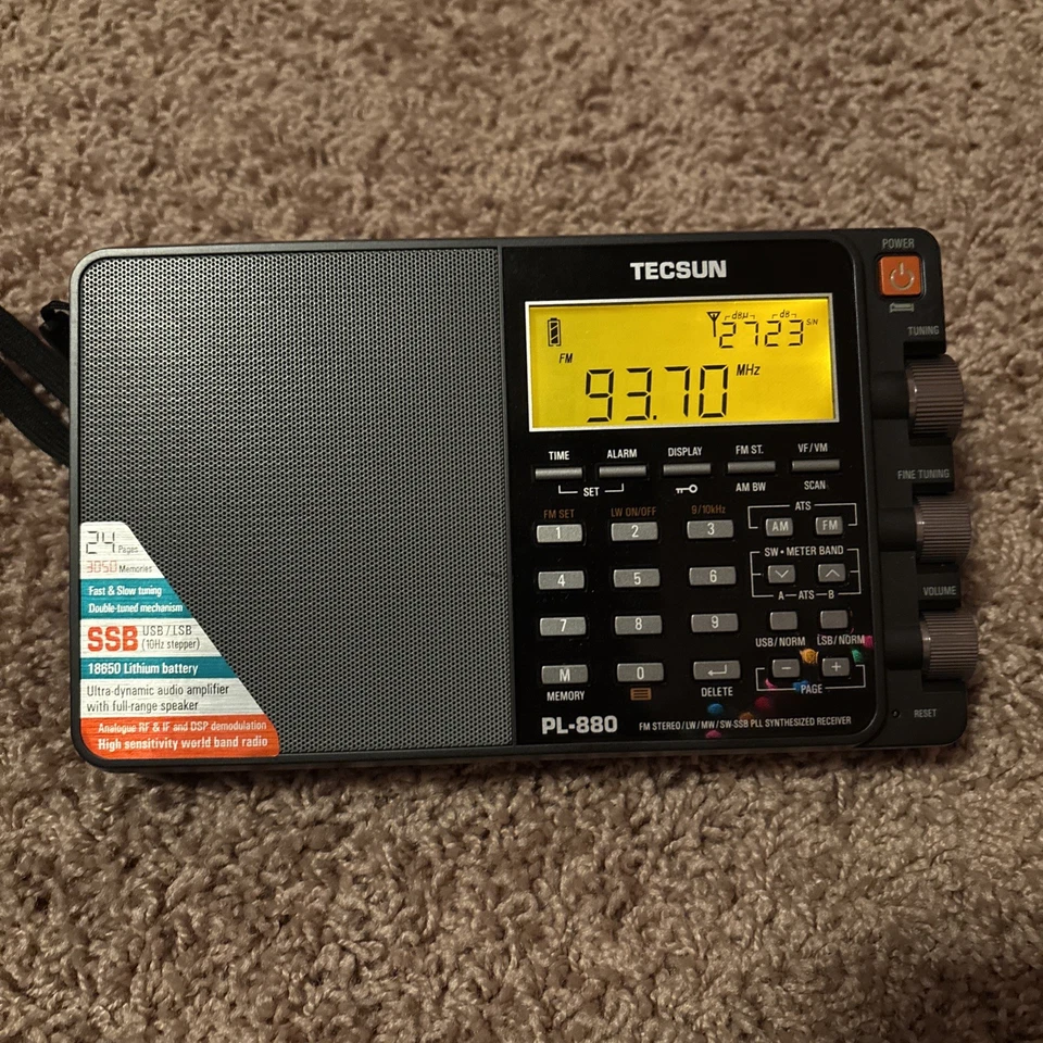 TECSUN PL-880 (Black) Conversion AM/FM SW SSB Radio light use - Image 1 of 4