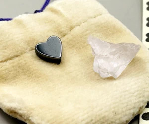 Collar bolsa cristal kuncita piedra curativa para crecimiento personal A - Imagen 1 de 5