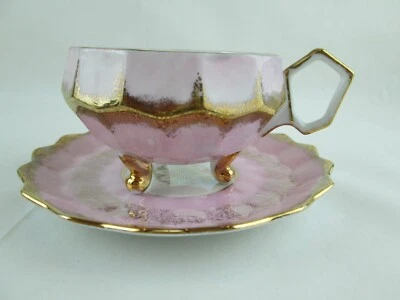 Taza y platillo Royal Halsey rosa y dorado brillo diseño geométrico cubista Foto 1 de 4